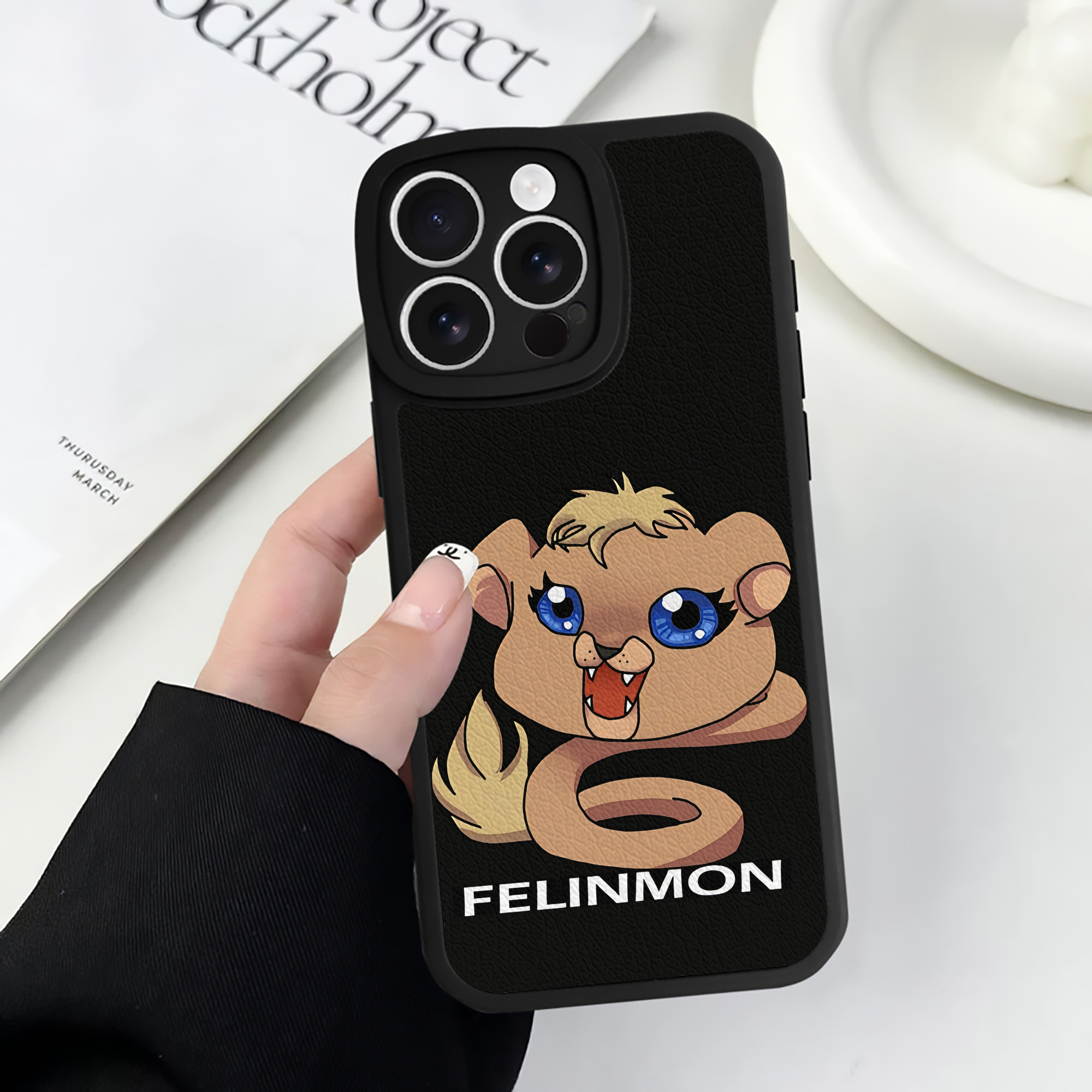 （画像用） Digimon デジタルモンスター/デジモン 【iPhone 16シリーズ対応】シリコンスマホケース（レザー調） 材質：シリコン